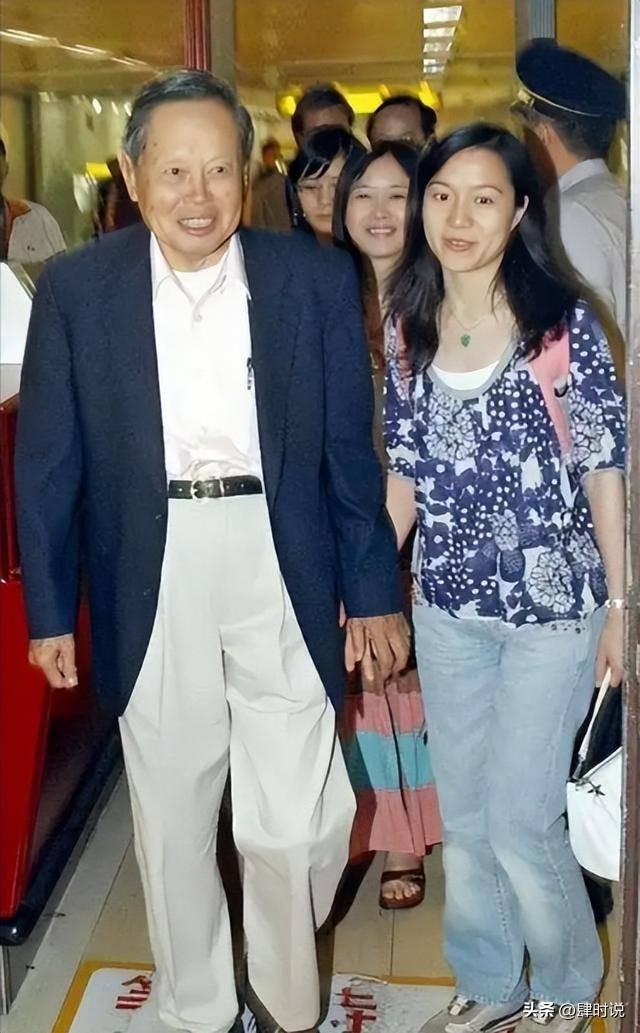 杨振宁家庭情况曝光：三个儿女拒学物理，都定居美国，很体谅翁帆