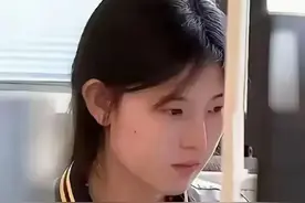 舞台上的传奇！姜萍回归惊艳，闭卷评论区笑翻天！图片