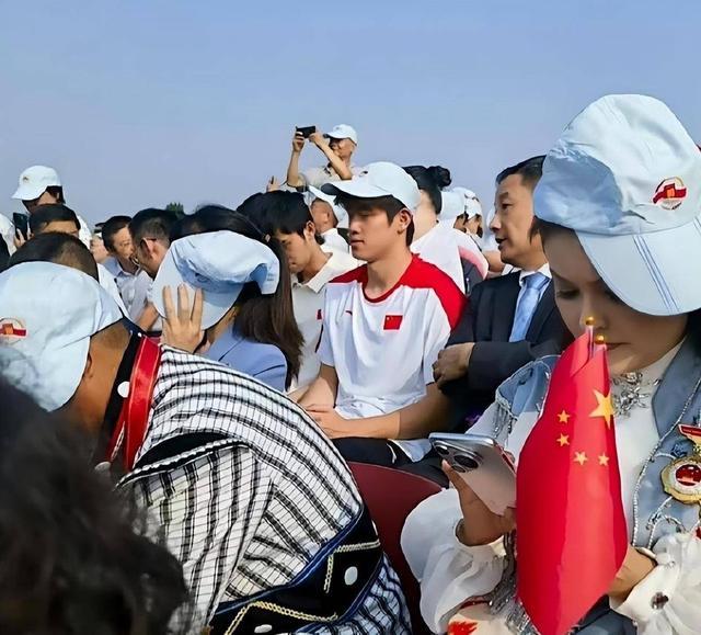 被央视批评、德不配位、腹中空空，难怪阅兵从不邀请“流量”明星