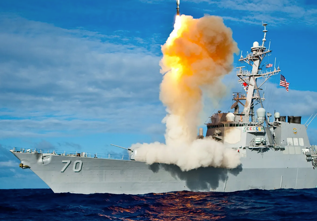 中国突然亮出武统巨舰，火力堪比055，美军设想	，又被中国实现