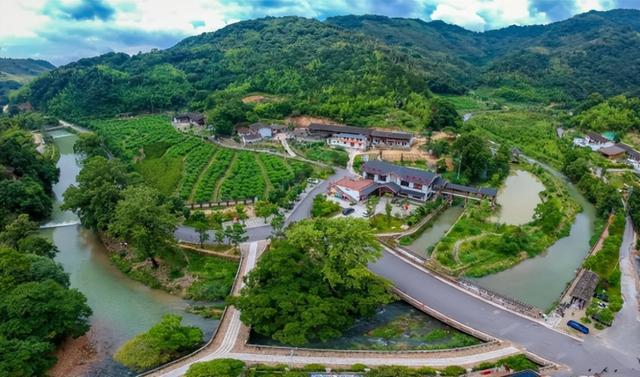宋轶畲族“凤凰装”美出圈！带你打卡福建的宝藏畲村