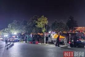 实探“县政府门口夜市”：有人摆摊六七年从未被驱赶图片