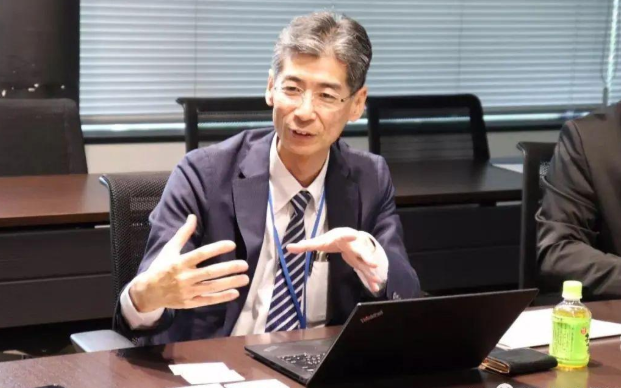 12年前，带头喝下福岛核废水的日本官员，现在怎样了？
