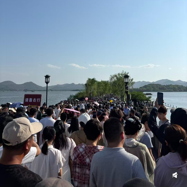 国庆节黄金周，全国最堵十大景区出炉：一眼望不到边的人头