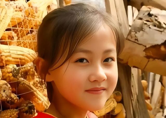 没钱还硬装？宁夏一笑成名拒绝百万签约的小女孩	，现在成了这样