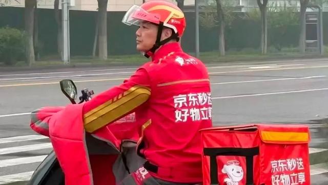 刘强东杀疯了，京东拿下全国第一，把阿里甩在身后