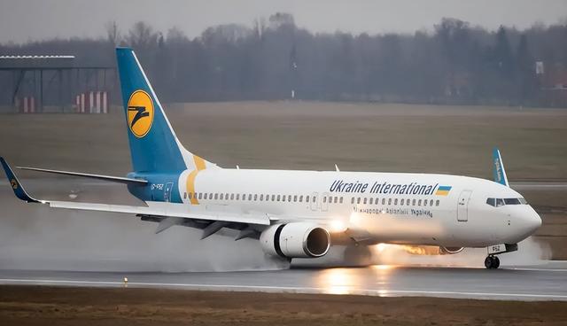 引擎爆炸、 90吨煤油	，美国老飞机事故牵出美军军机安全危机