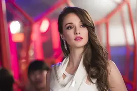 曾是乌克兰最美体操冠军，二婚嫁中国小伙，七年生俩身材依旧火辣图片