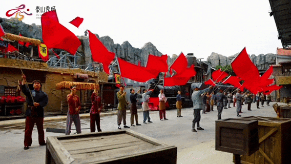 双节游泰安 | 国庆就要红！大型火车特技实景演艺《泰山烽火》共睹英雄传奇！