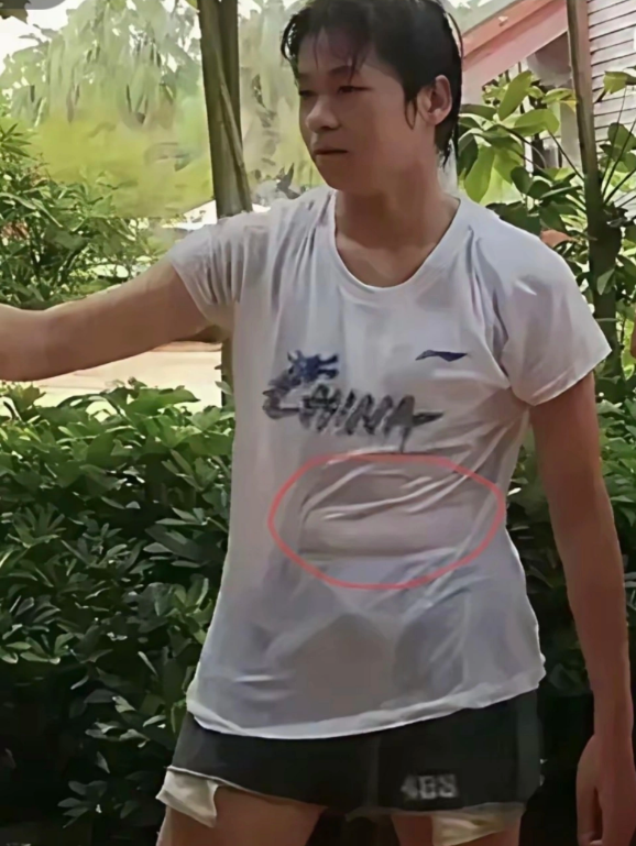 刚复出就夺冠！全红婵跳水实力不减	，却依旧逃不过“身材审判”