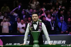 时隔5年重回巅峰！37岁丁俊晖夺得生涯第15冠后发文：辛苦你们，谢谢大家图片