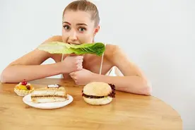 研究发现“饥饿感”好处：或有助于延缓衰老，重塑身体免疫功能？图片