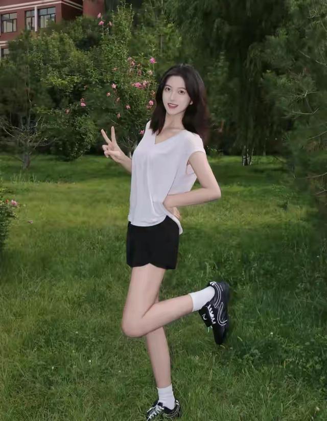 兰州交大校花仙姿玉貌，网友惊叹：沉鱼落雁，此女只应天上有