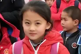 3年前，宁夏7岁小女孩一笑成名，后拒百万签约，如今怎么样了？图片