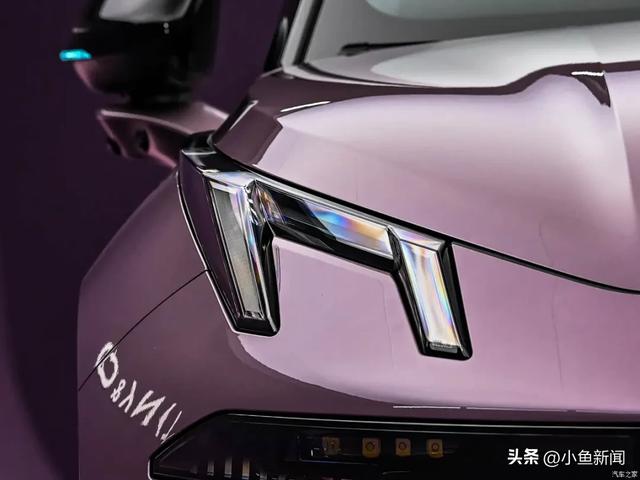 13.98万起买就中型轿车！三段式进气口，悬浮车顶，隐藏式门把手，双五辐轮圈，运动感满满！