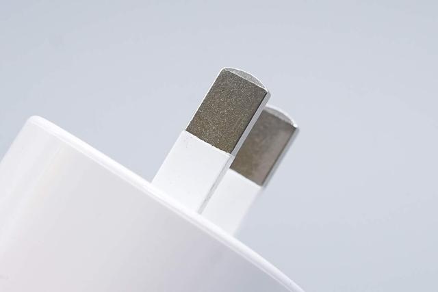 小米新款45W氮化镓小布丁充电器拆解，这些不同点需要注意