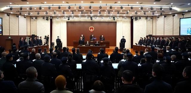 曾经的扶贫楷模：王德彬慈善外衣下，却隐藏了不为人知的真相
