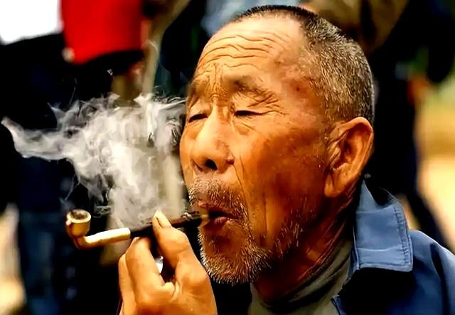 这四种香烟千万不要买，就连烟草局的人都不抽，抽烟的快来看看！