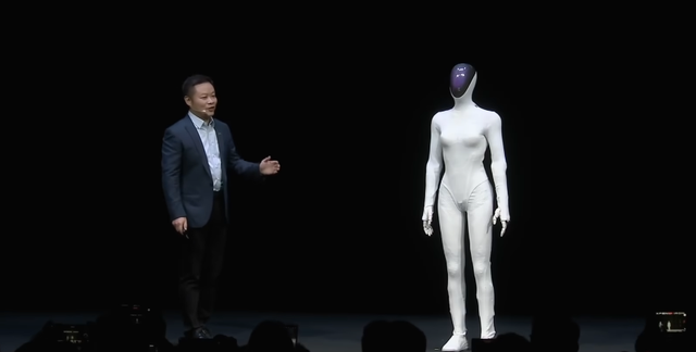 IRON被迫剪开，何小鹏“心酸”还是“乐开了花”？