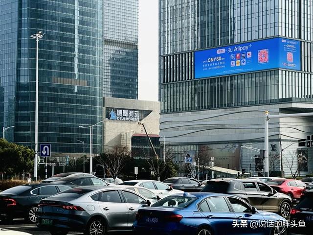 南京第2座德基，突然挂牌！亮灯！