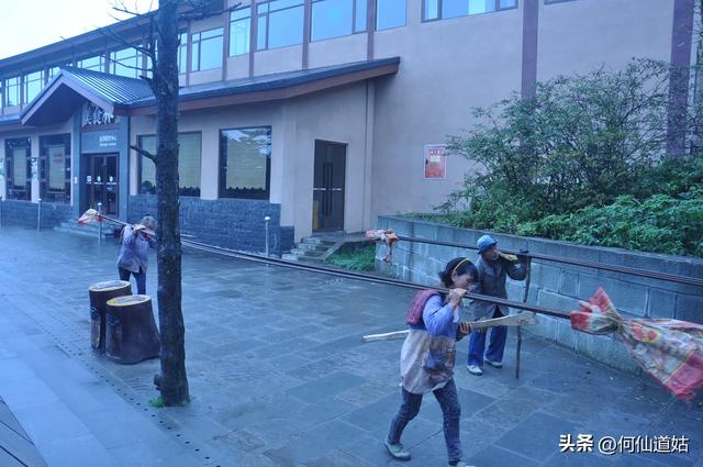 登临峨眉山