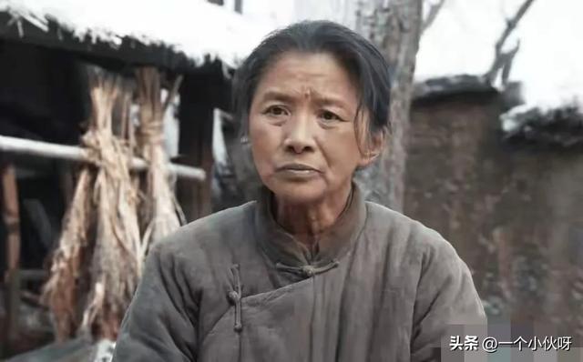 网友偶遇迟蓬老师，本人又漂亮又有气质，不种地之后真白净
