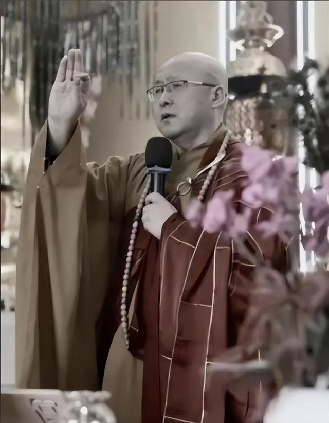 五台山方丈去世4天，恶心一幕出现，生前生活被质疑，奢侈引争议