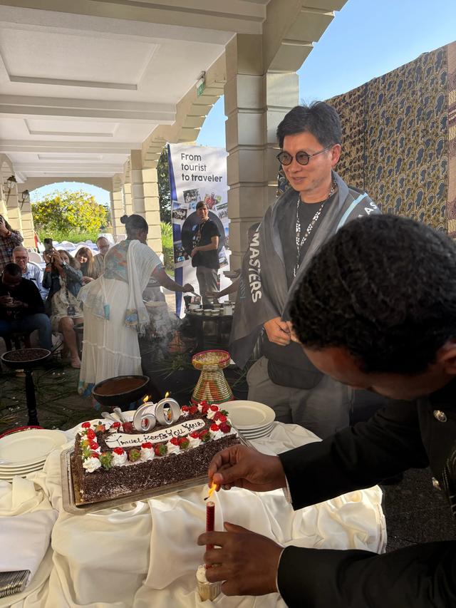 陈广明领取中国首个《联合国特别大师》证书