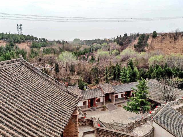 房上建房，院中寻院——夏县堆云洞