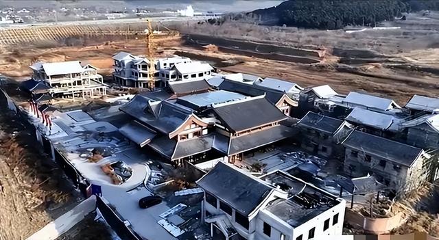 文旅项目陷“倒闭潮”，花20亿打造的古城，游客不买账亏损超10亿