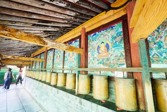 五台山塔院寺，历史悠久，被世人敬仰， 是朝拜五台山必去之处