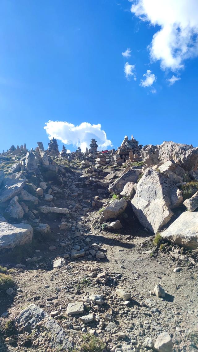 爬拉萨哲蚌寺后山，从海拔3600米到山顶5300米，上下20公里