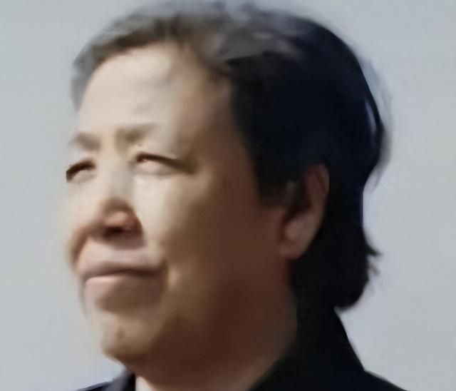 她15岁入党，18岁嫁给主席	，却几乎从不露面，如今还健在