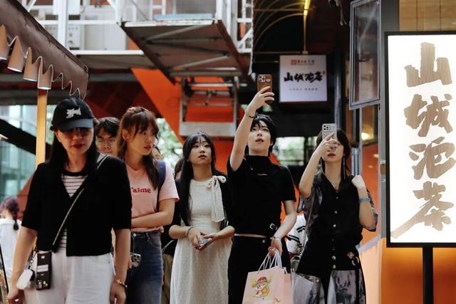 南岸元气大放送，逛老街免费送1000瓶气泡水！