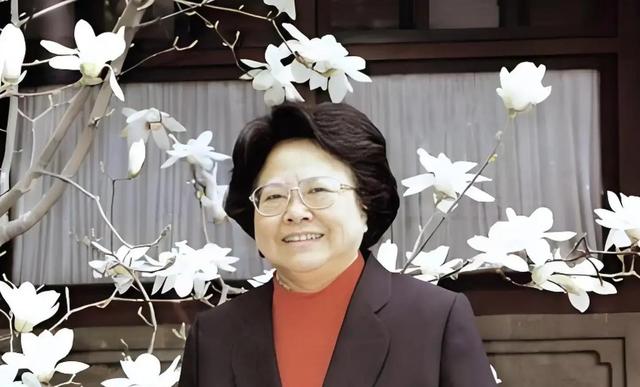 “坚持计划生育一百年不动摇	”的彭佩云逝世，她父亲的人生更传奇