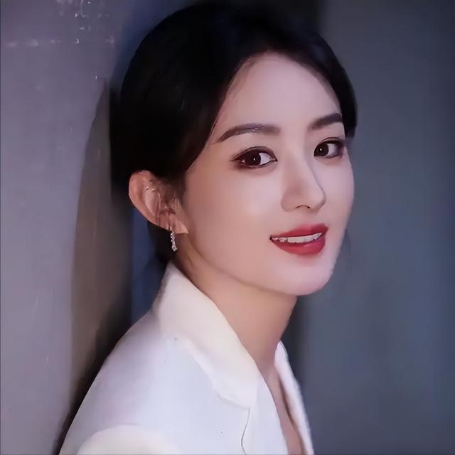 央媒发文，38岁赵丽颖高调官宣喜讯，全网恭喜，终于等到这一天