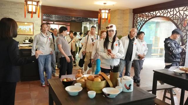 湾区文化探寻首站|古董Mini车队巡游朱紫街