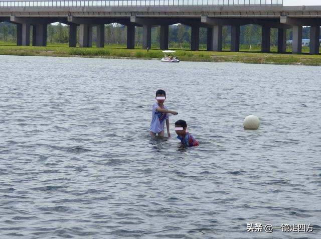 踩粉沙踏清溪，长春肆季南河尽享夏日清凉