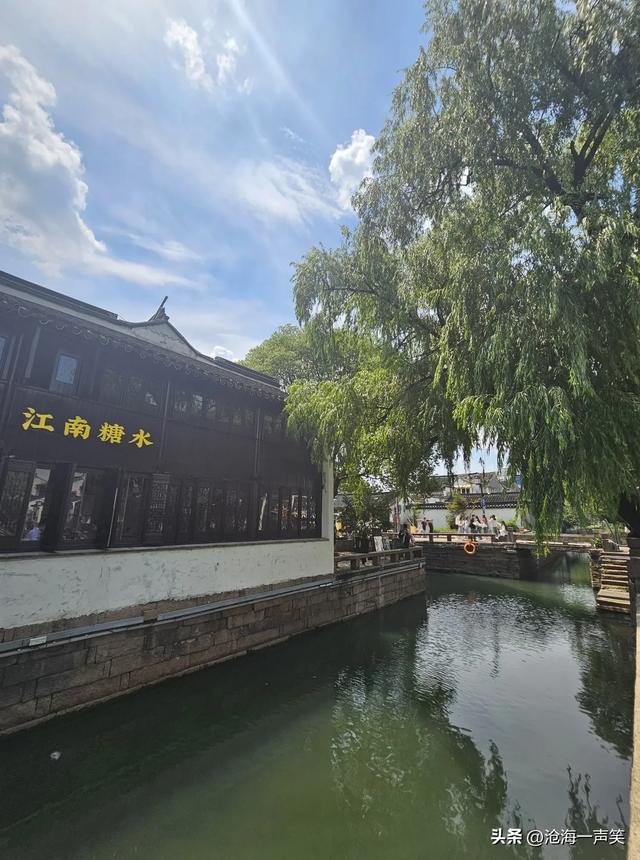 上有天堂，下有苏杭，苏州平江路古老石桥，仿佛诉说着昔日的繁华