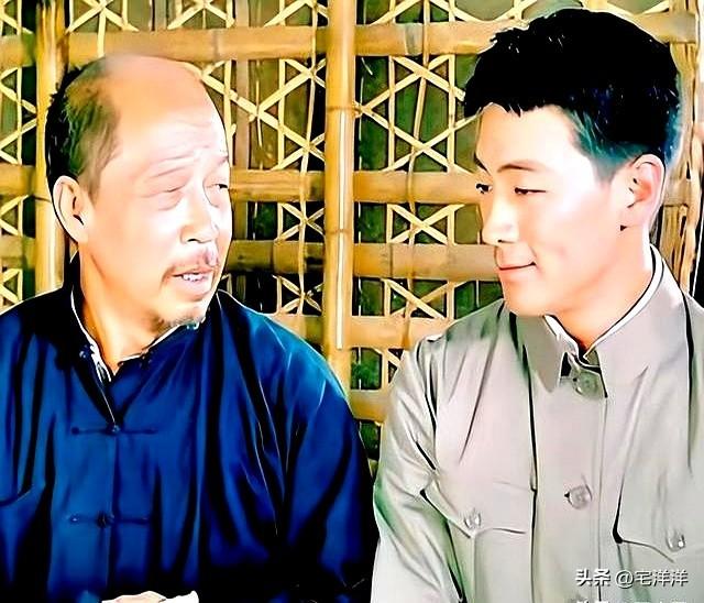 那年我和村花去河边摸鱼！她裙子突然滑落，她红着脸让我对她负责