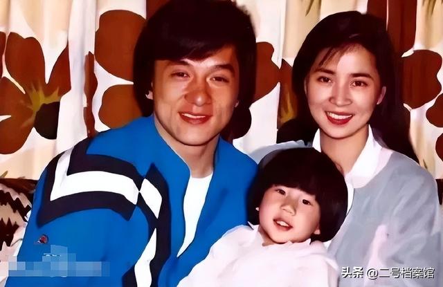 官媒对成龙的称呼变了！三字之差释放强烈信号，王晶真没说错