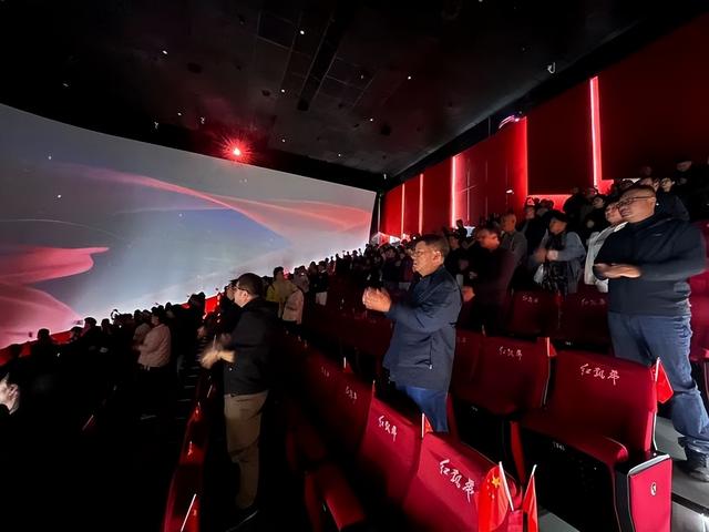 行浸式体验重温长征壮歌！ 中国式现代化的万千气象——网络名人贵州行活动探访贵州红飘带