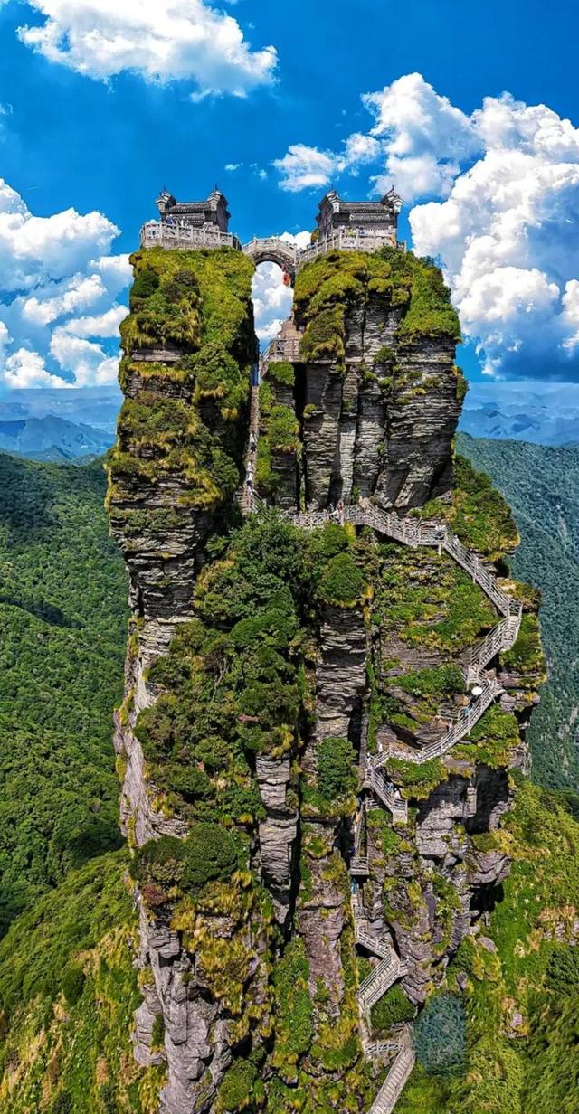 梵净山：云巅之上的自然与人文交响