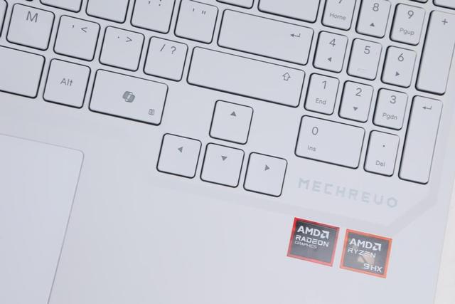 机械革命蛟龙16 Pro 2025评测：锐龙9 9955HX处理器+新模具带来全方位进化