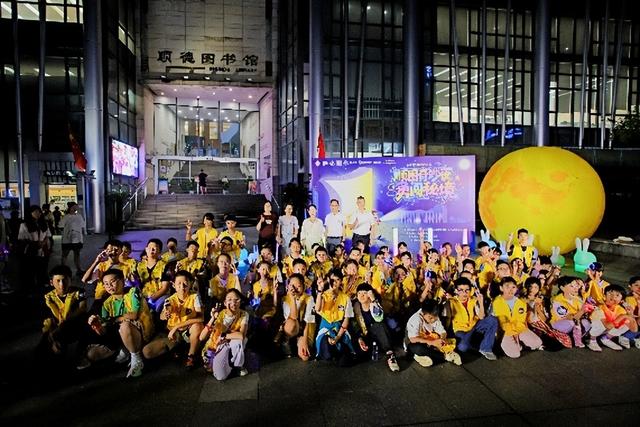 国庆中秋假期夜探图书馆，解锁文化新体验