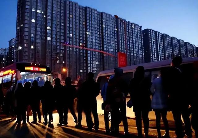 “鬼城”再添一座？房价从2万暴跌到4千，投资者如何自救？