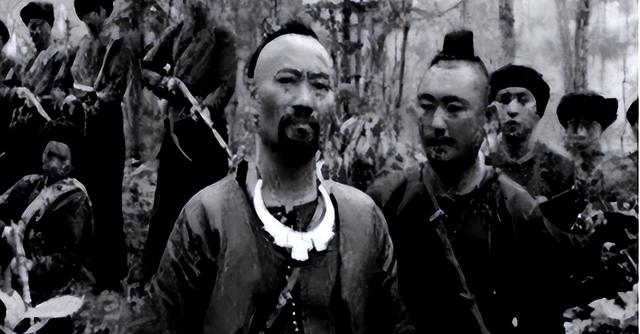 1950年，解放军剿匪到尼姑庵，一战士：这个小尼姑的胸脯有点大！