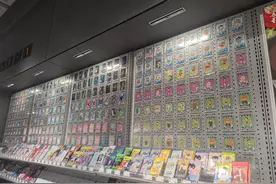 孩子的“集卡瘾”谁能解？卡牌盲盒受青少年追捧，“小马宝莉”和“奥特曼”成“顶流”图片