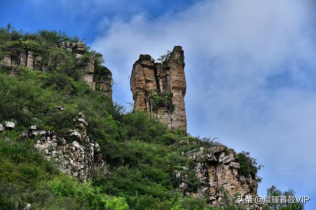 欧亚张家凹的奇峰和云海