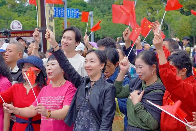 渔火映千年，国潮燃官渡！昆明首届渔灯会启幕，8天解锁双节狂欢